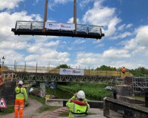 Middlewich Big Lock footbridge lift LR