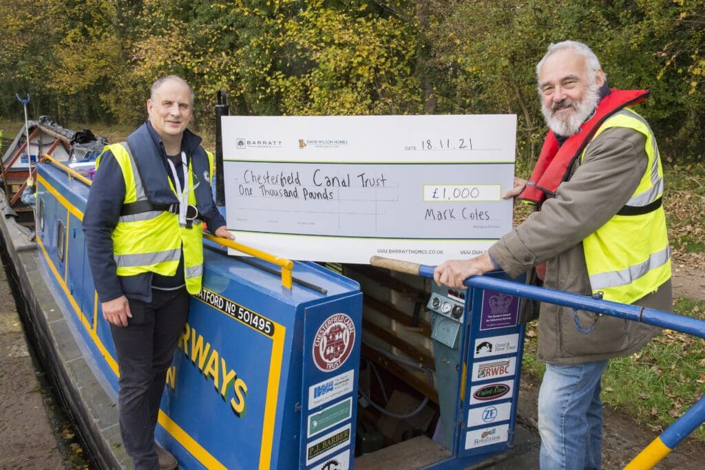 The housebuilder has do nated £1,000 to the ChesterfieldCanal Trust to help them contin ue to look after the waterway