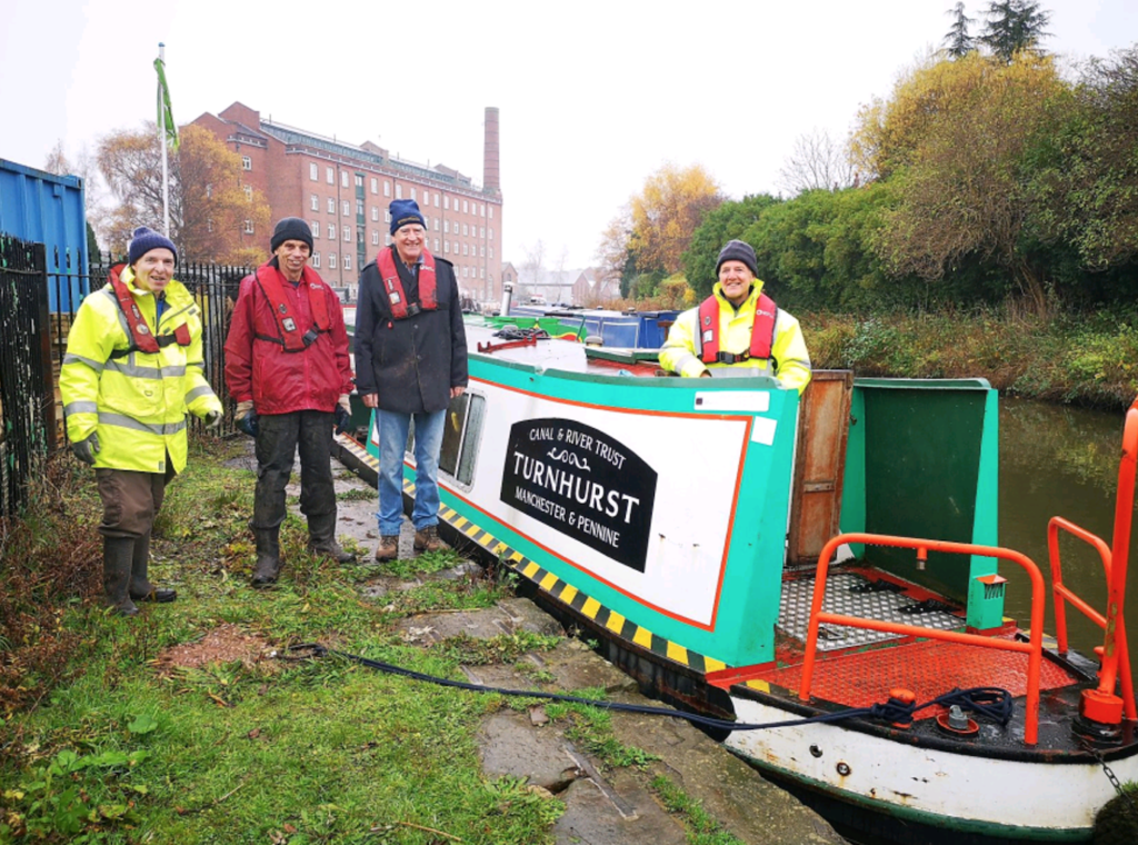 Volunteers from Macclesfield Canal Roving Group with CRT work boat Turnhurst.
