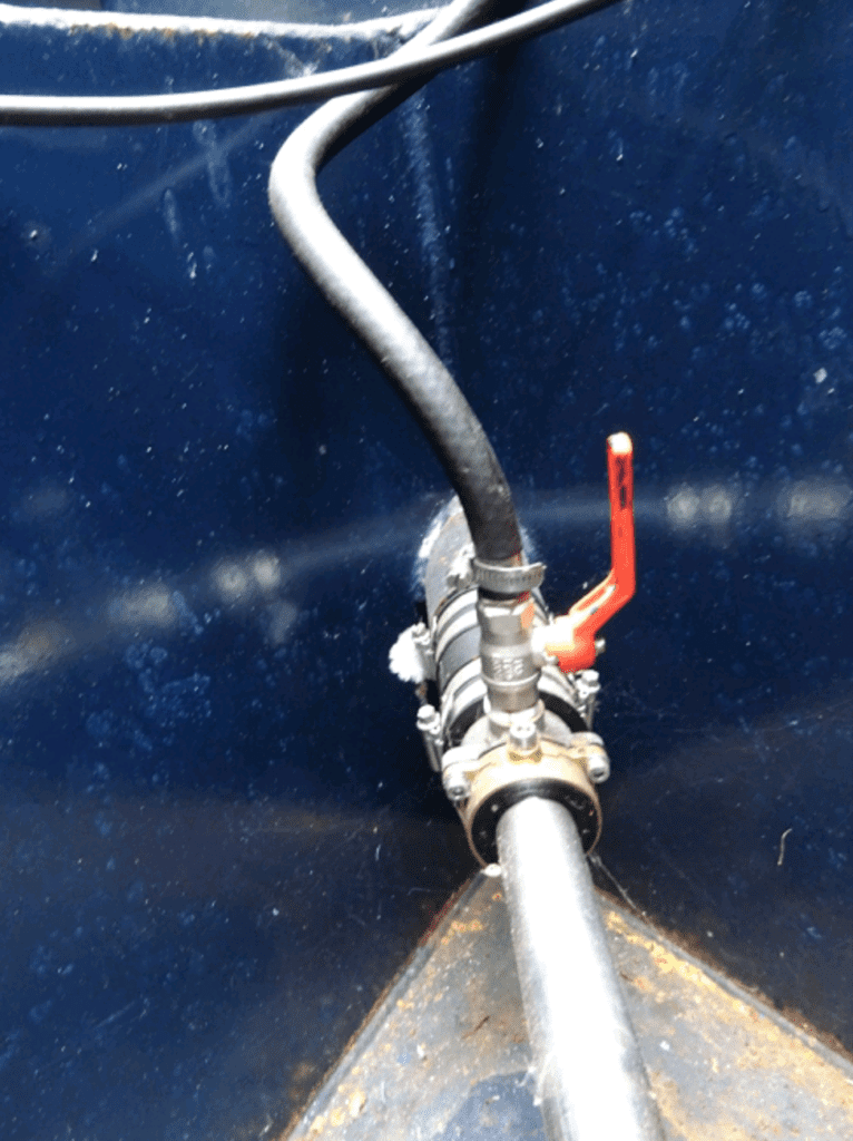 Typical lip seal system with a breather valve, watch the age of the gland and regularly check the valve and hose condition.
