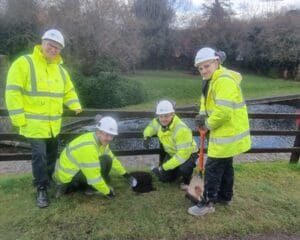 Richard Parry and apprentices at Bratch Lock 090222