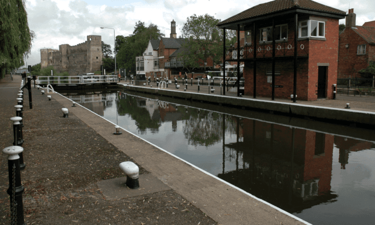 Newark Town Lock is due to have new gates