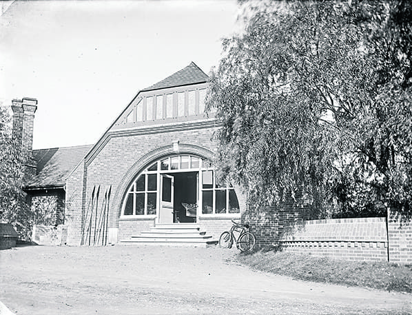 The side of the boathouse facing the High Street, dated 1894-1922 and taken by Henry William Taunt.
