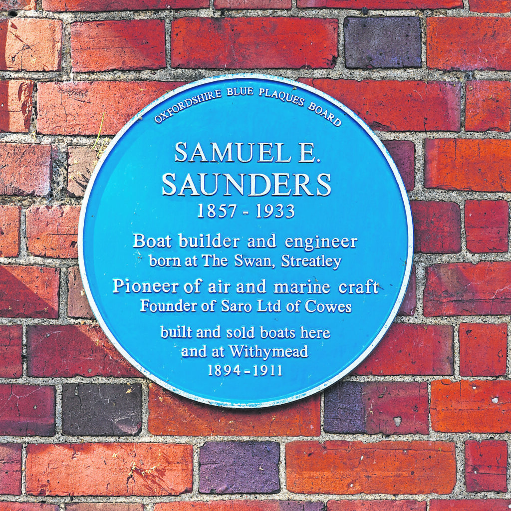 A plaque from the Oxfordshire Blue Plaques Board was added to the boathouse in 2013.
