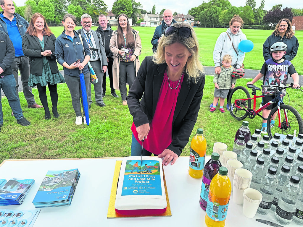 Kim Leadbeater MP cuts a cake at the official opening. PHOTO: Network Rail.
